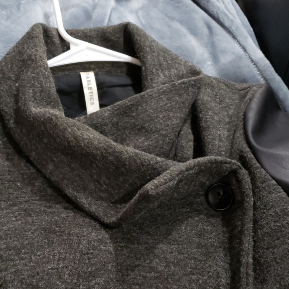 Rare edition Fabletics Minilo Mixed Media Jacket - Picture 4 of 5